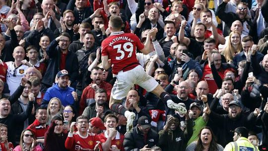 Manchester United vence e sobe, à condição, ao terceiro lugar (veja os golos)