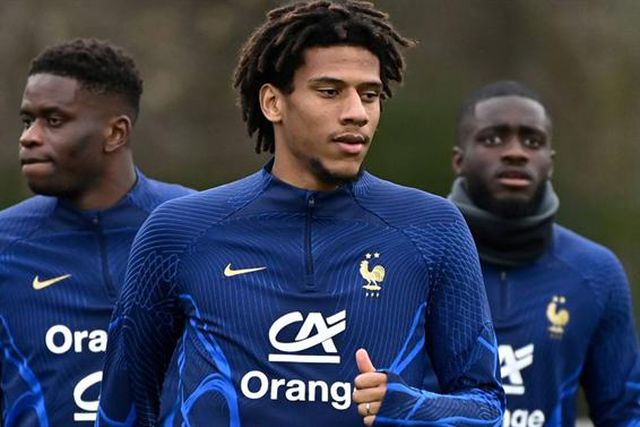 Chegou agora à seleção e fala do Benfica: «Fase mais complicada da carreira»