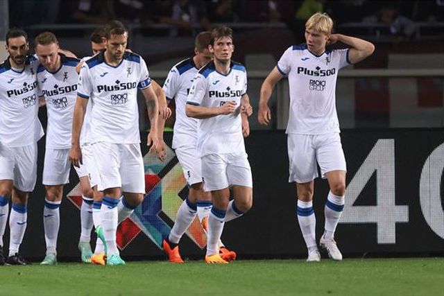 Atalanta vence e aproxima-se de Roma e Milan