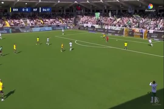 Incrível: Guarda-redes do Hammarby confunde bola com marca de penálti e sofre golo insólito