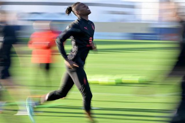 Rafael Leão fez treino individual na véspera de embate europeu (vídeo)