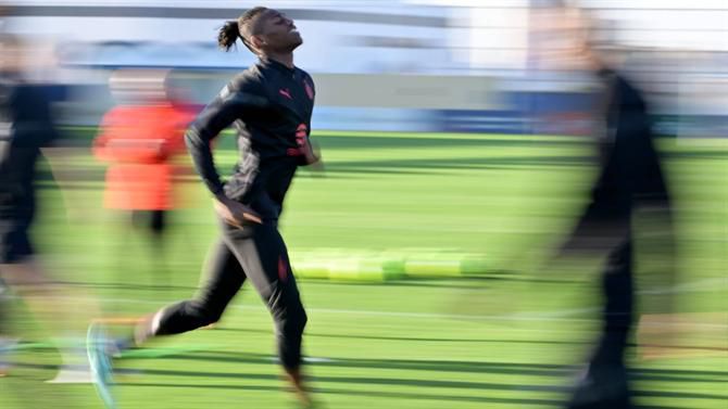 Rafael Leão fez treino individual na véspera de embate europeu (vídeo)