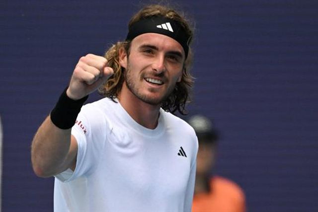 Tsitsipas queima mais uma etapa em Miami