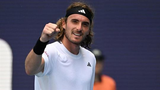 Tsitsipas queima mais uma etapa em Miami