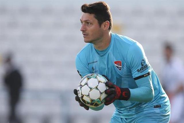 Ex-Gil Vicente resgatado de elevador, depois de… quatro horas preso