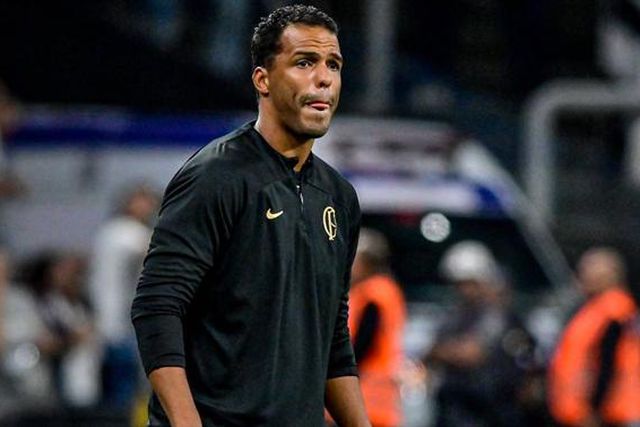 Há coisas que não mudam: Terceiro treinador despedido ao fim de uma jornada do Brasileirão