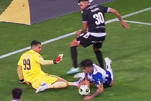 Casa Pia pediu penálti por mão de Uribe (vídeo)