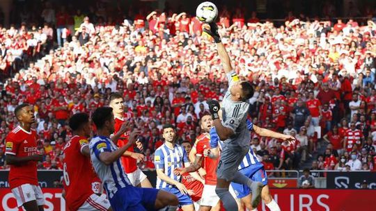 «Faltou presença a Vlachodimos frente ao FC Porto, tem de ser uma referência»