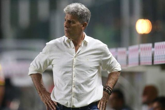 «Queria ver se em Portugal tinham tanta paciência como temos com os treinadores portugueses aqui!»