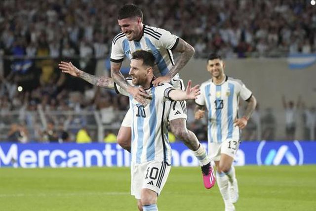 Argentina celebra título em ‘casa’ com vitória em grande festa (veja os golos)