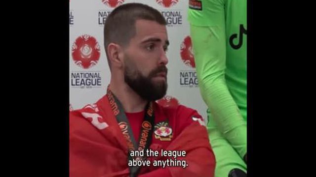 Ryan Reynolds interrompe conferência para pedir camisolas aos próprios jogadores