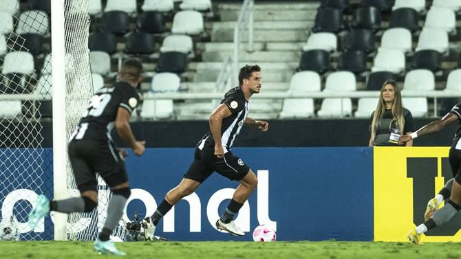 Gabriel vai continuar no Botafogo