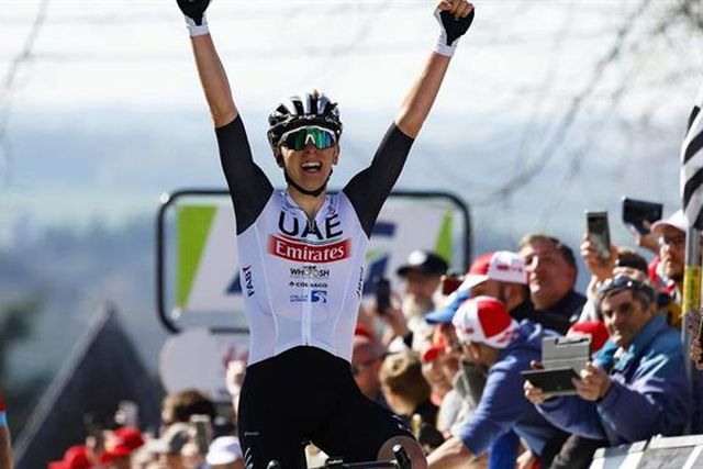Tadej Pogaçar conquista a Fleche Wallone