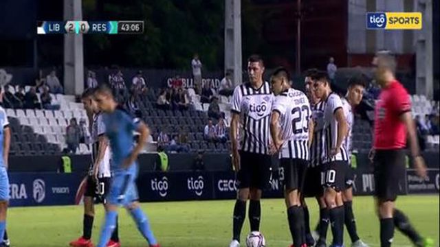 Cardozo surpreende guarda-redes e aponta golaço de livre