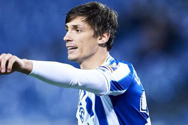 Estreia de central francês por Espanha vai ter de esperar