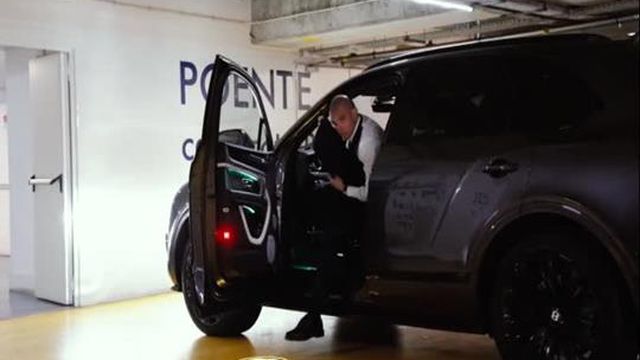 Pepe e a caneta da renovação com o FC Porto