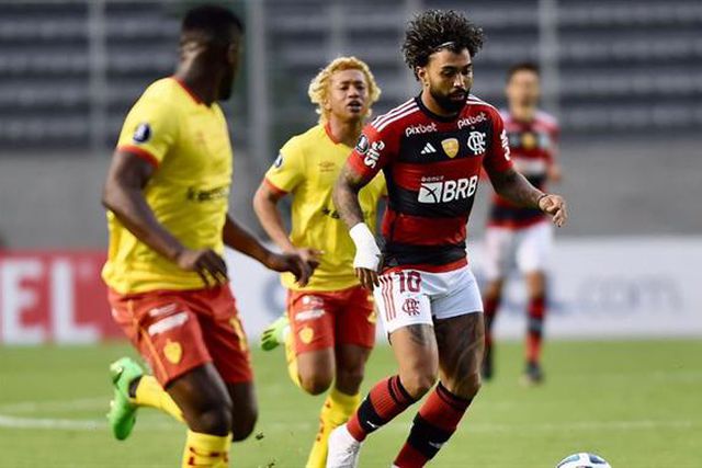 Flamengo, de Vítor Pereira, sofre reviravolta e perde na estreia (veja os golos)