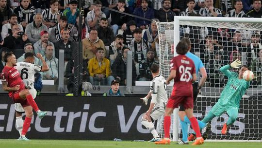 Um muito lisonjeiro empate caseiro na bagagem da Juve para Sevilha (veja os golos)