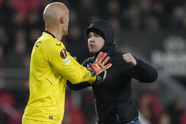 Adepto do PSV banido por 40 anos!