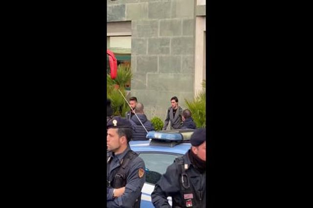 Repugnante: Adeptos do Nápoles imitaram macacos e Leão reagiu assim