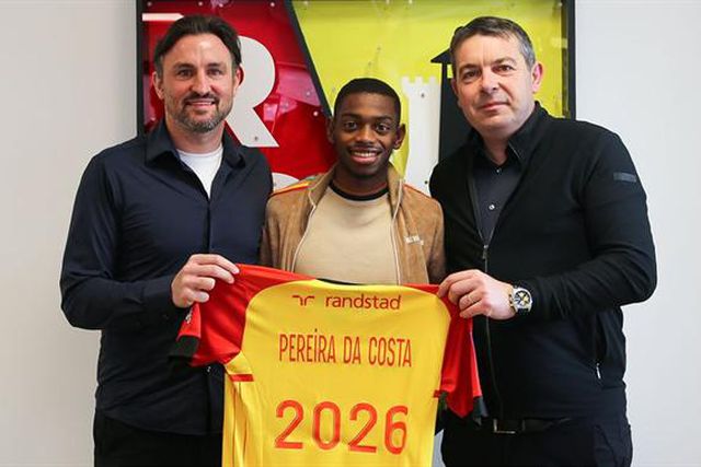 Jovem internacional português renova contrato com o Lens