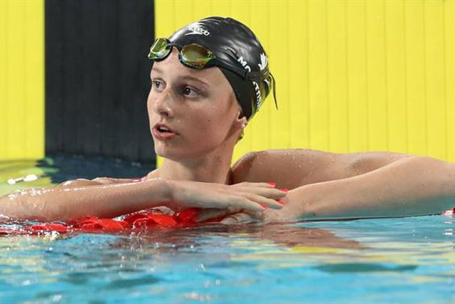 Nadadora canadiana de 16 anos bate recorde mundial dos 400 metros livres (vídeo)