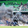 Protesto violento de claque interrompe e suspende Groningen-Ajax (vídeo e fotos)
