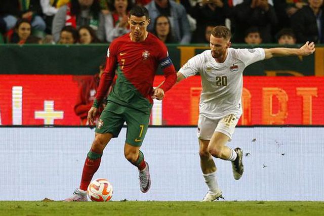 Ronaldo bisa com ‘bomba’ de livre direto: e vão 120! (vídeo)