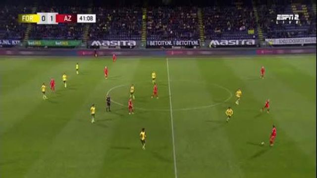 Lateral-esquerdo associado ao Benfica arrancou e apontou golaço