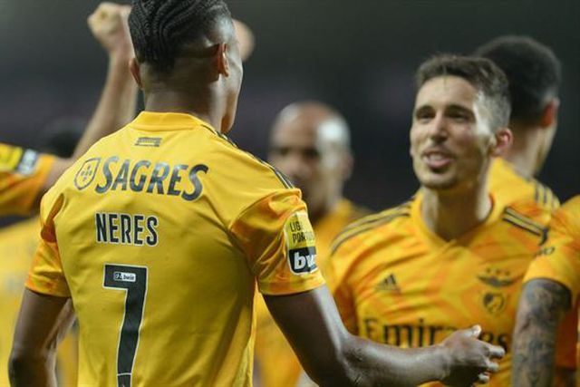 Neres adianta o Benfica na Madeira em cima do intervalo (vídeo)