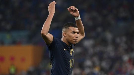 Aviso a Mbappé: «Vai sair de campo de ambulância»