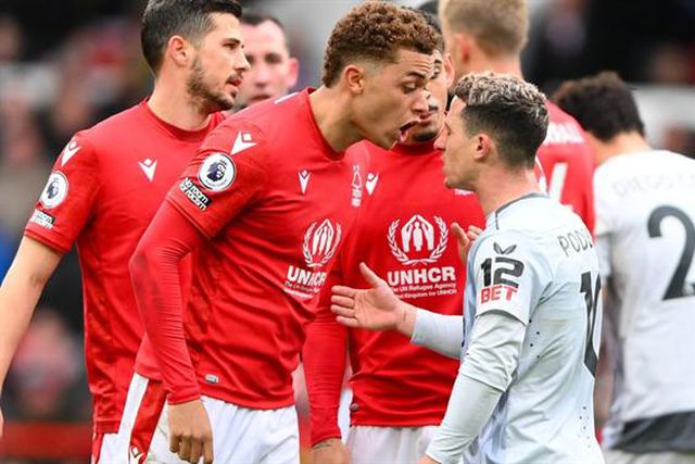 Podence formalmente acusado de cuspir em adversário e arrisca pesada suspensão