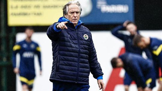 Fenerbahçe, de Jorge Jesus, empata e pode voltar a atrasar-se