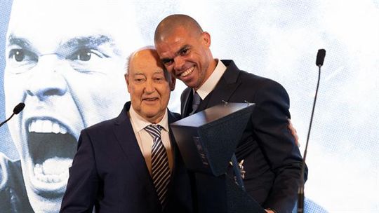 Pepe é o melhor central da história dos dragões? A resposta de Pinto da Costa