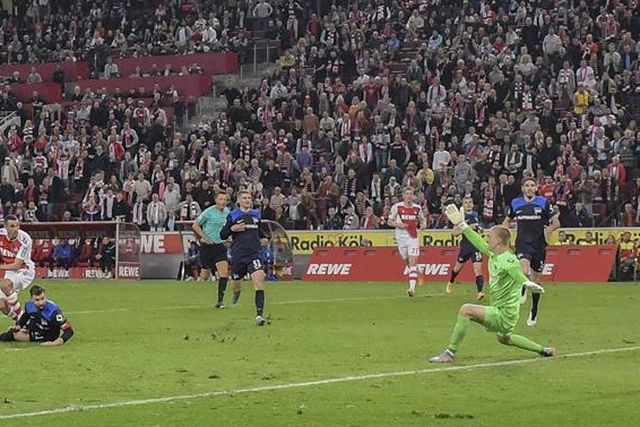 Colónia de mão cheia goleia Hertha quase despromovido