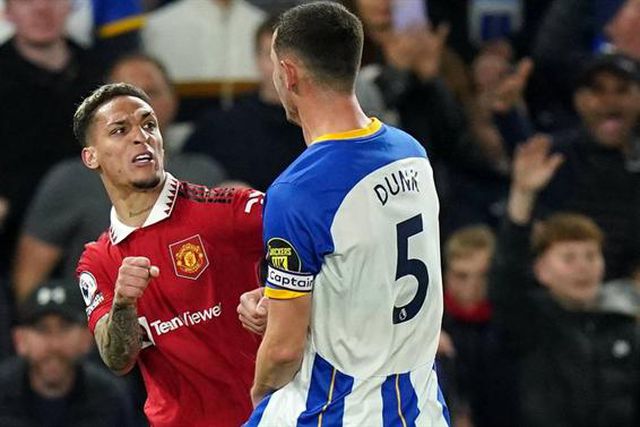 Antony perdeu a cabeça e quase foi expulso (vídeo)