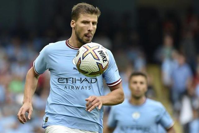 Grealish e Haaland entregam óscar de «maior fraude» a... Rúben Dias (vídeo)