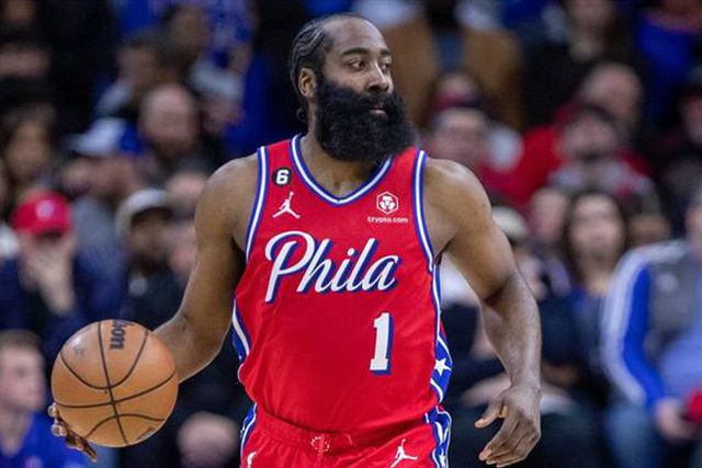 Sem Embiid, mas com grande James Harden: Sixers vencem «luta de cães» com os Celtics