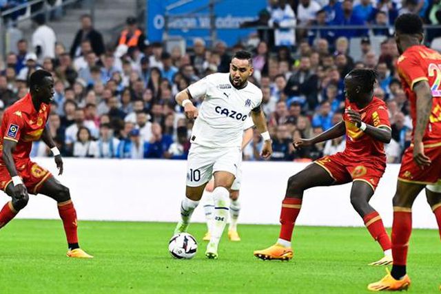 Marselha bate Angers com dupla portuguesa