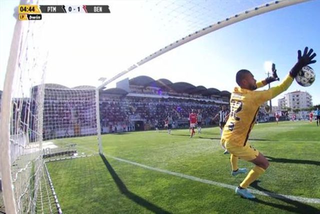 Golo madrugador de Grimaldo em Portimão foi confirmado no VAR (vídeo)