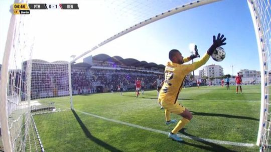 Golo madrugador de Grimaldo em Portimão foi confirmado no VAR (vídeo)