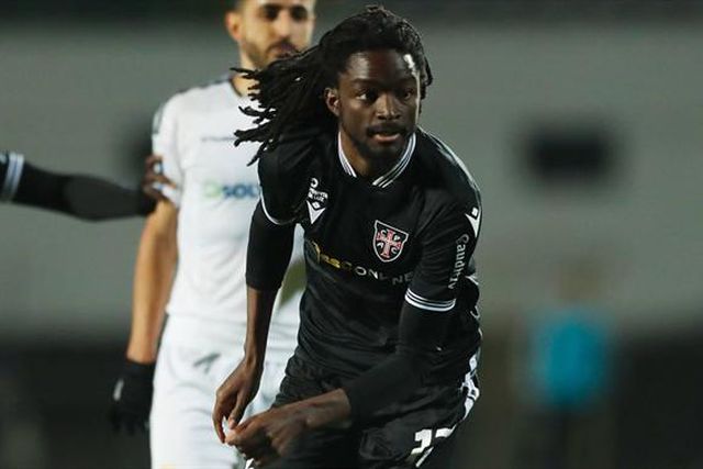 Baró com resto da época em risco