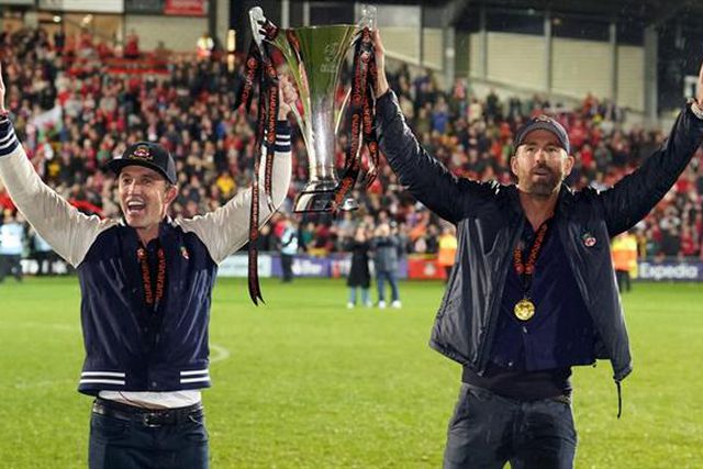 Wrexham, de Rob McElhenney e Ryan Reynolds, vence com reviravolta e garante subida à League Two