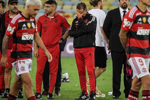 Vítor Pereira não se demite depois de perder o Carioca: «O Brasileirão ainda nem começou...»