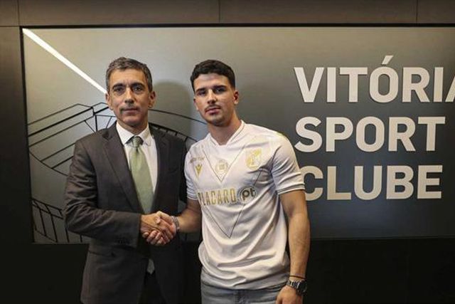 Oficial: Dani Silva renova e fica com cláusula milionária