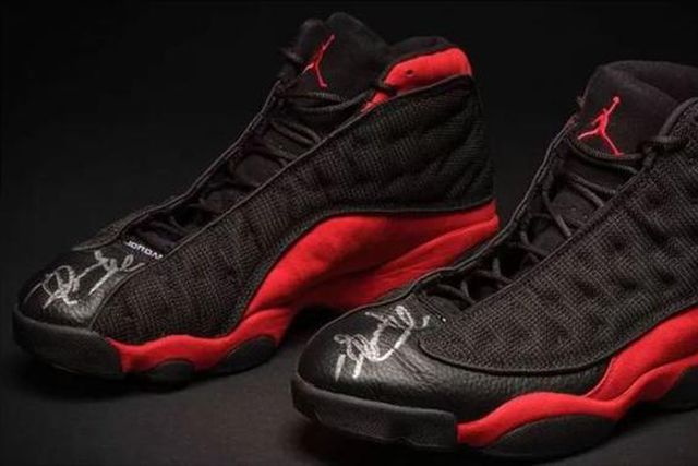 Recorde: €2M por botas usadas por Michael Jordan na final de 1998