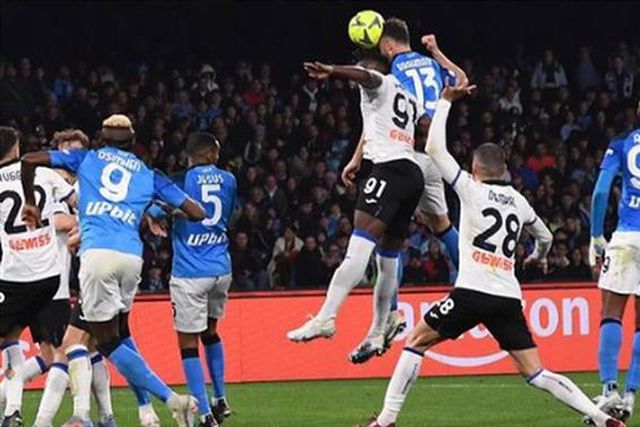 Nápoles vence e deixar Inter a 18 pontos