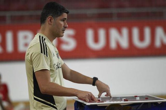 Arraso do treinador do Benfica à arbitragem: «Não foi permitido à melhor equipa chegar à final»