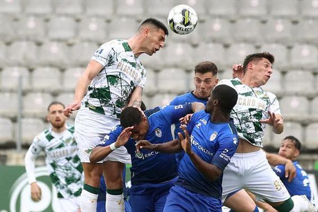 Benfica B empata em Mafra; Líder tropeça em casa