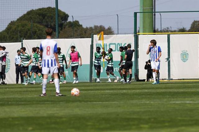 Golo nos instantes finais dá vitória ao leão no clássico